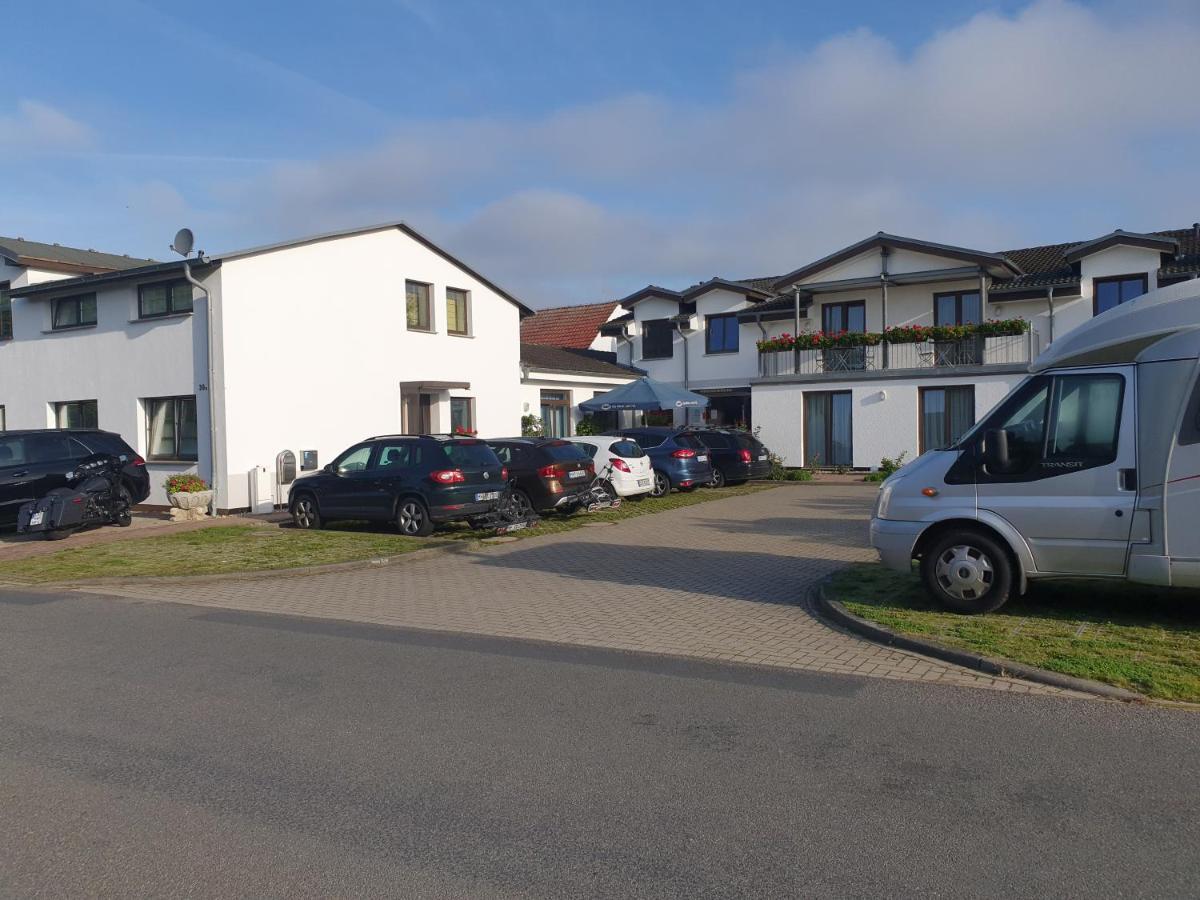 Hotel-Pension Pastow Garni Broderstorf Exterior photo